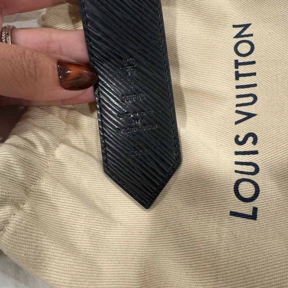 Reversible Louis Vuitton Monogram Belt with Gold Buckle - Picture 6 of 9